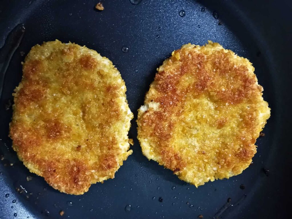 cornflake-crusted-chicken-burgers-cooked