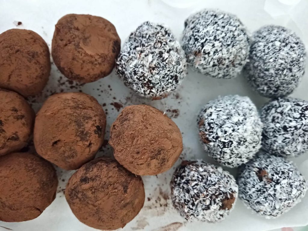 chocolate-date-truffles